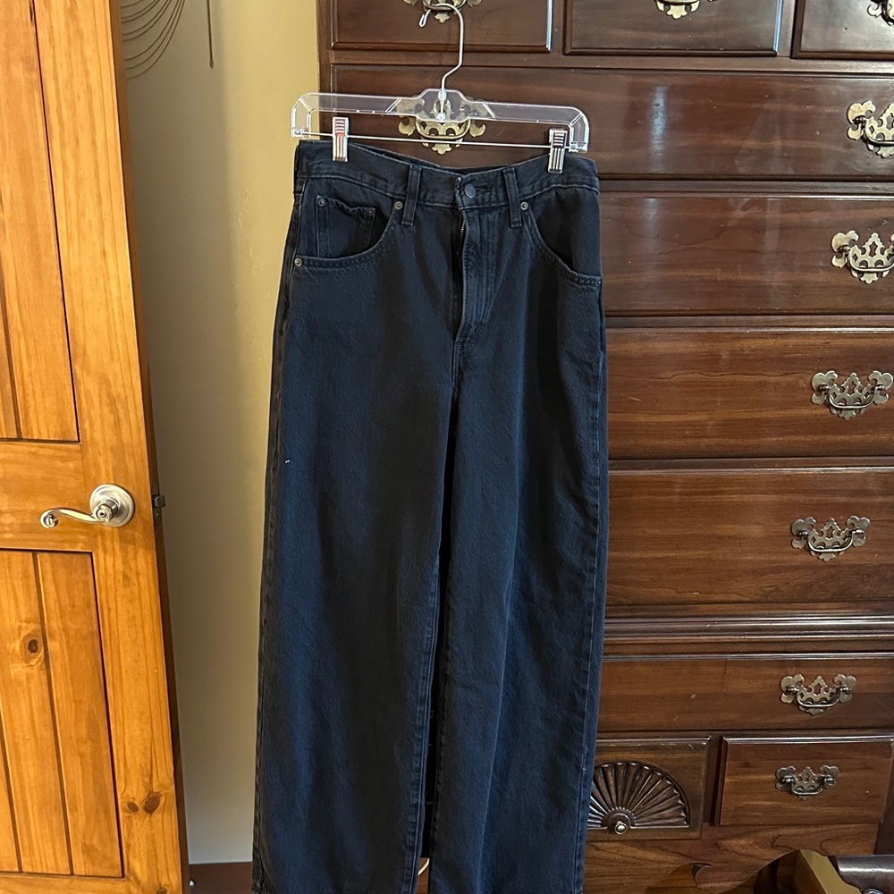 Levi adjustable waist barrel denim jeans. Description is cinched baggy.